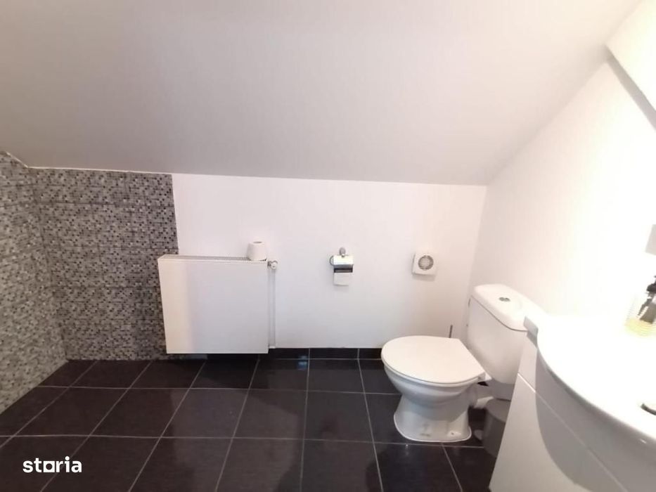 Apartament cu 3 camere - curte cu foisor + spatiu parcat masina
