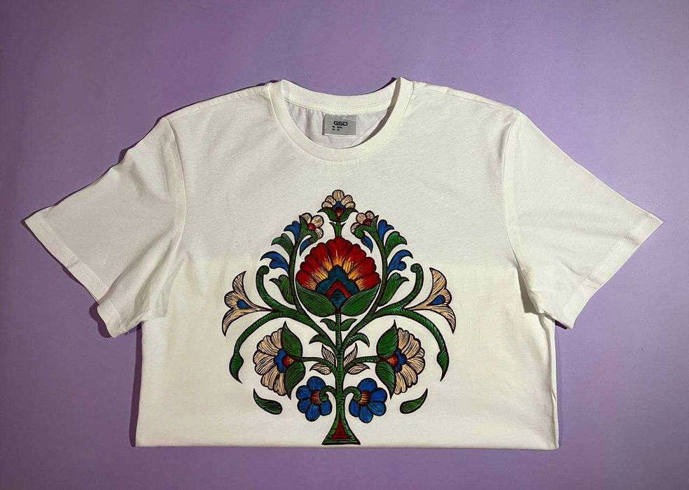 Рисунок на одежде. Художественная роспись одежды. Кастом. Художник.