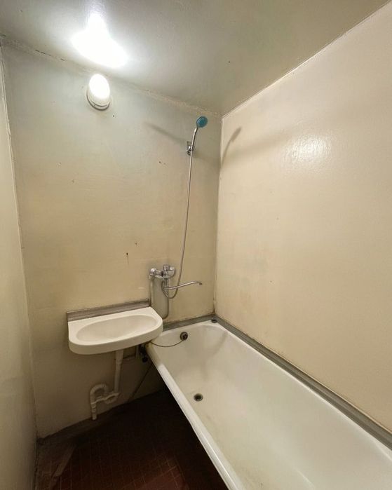 4 х комнатная. Балкон 2х6. Кирпичный дом