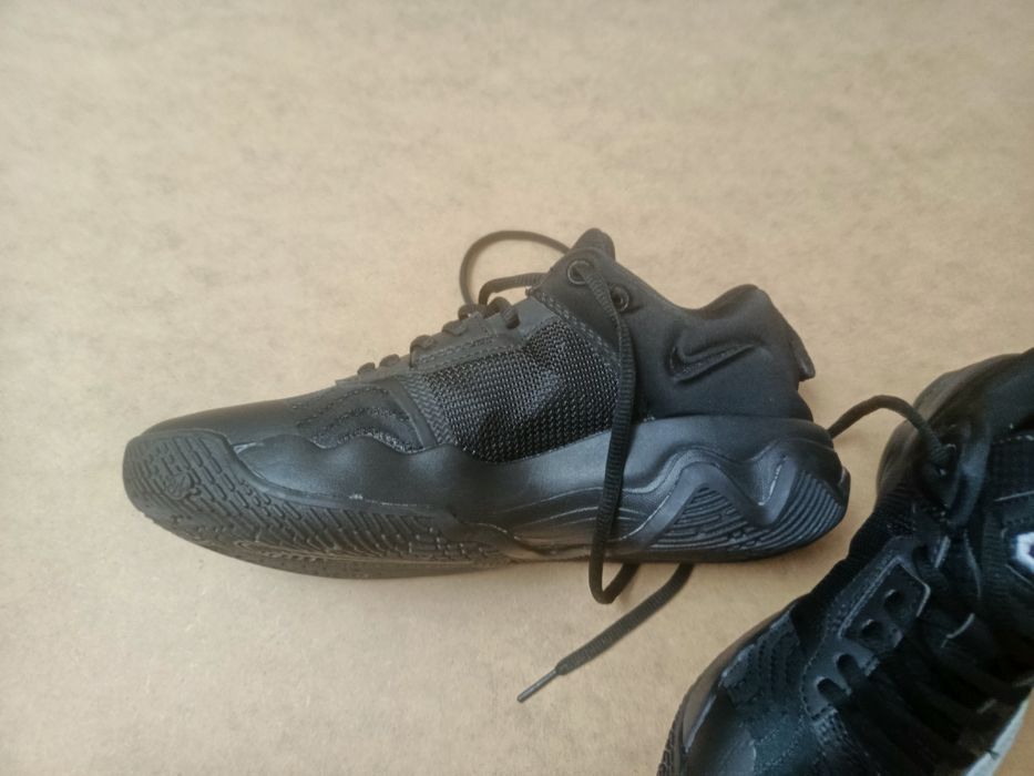 Продам кроссовки