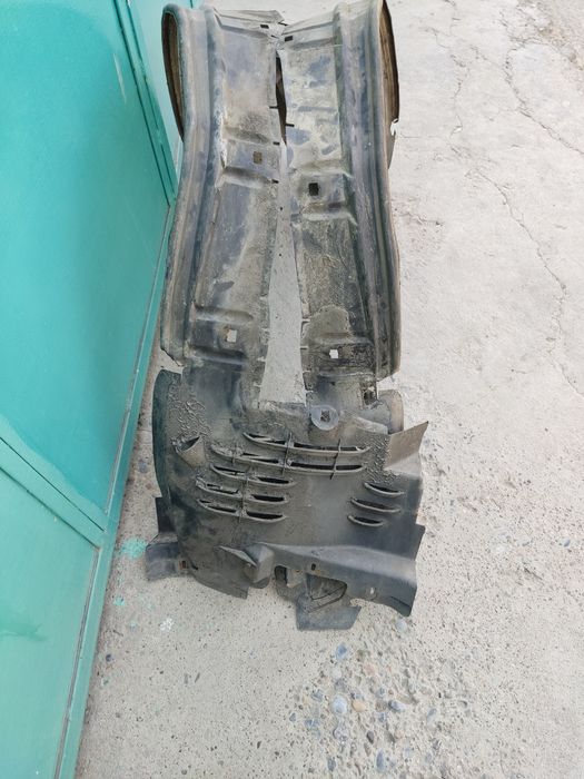 Подкрыльники Мерседес  210 /124/201