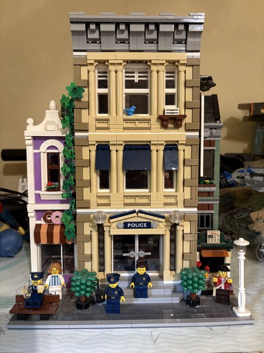 Set Lego 10278 police station