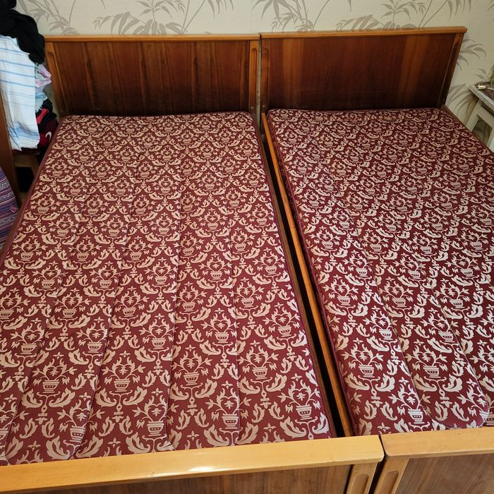 Продам 2 кровати, полуторки.