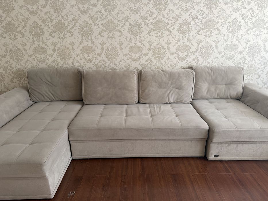 Продам диван , размер 3,5 метра, раскладывается