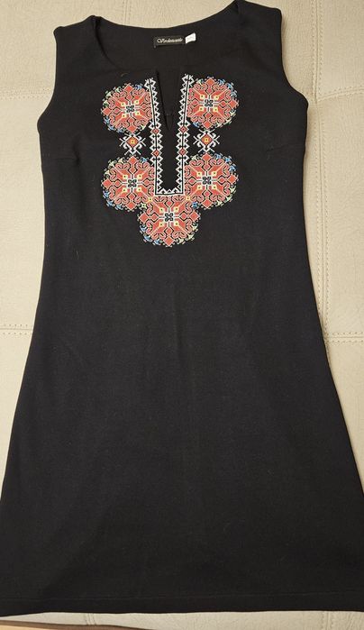 Фолклорна рокля с шевица