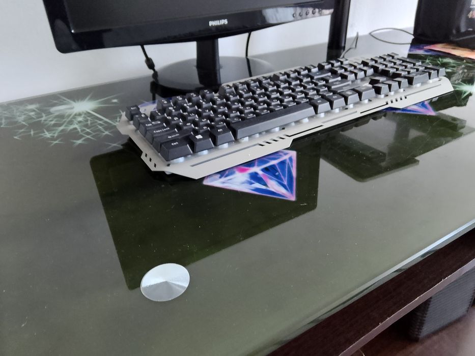 Продам компьютерный стол, стеклянный