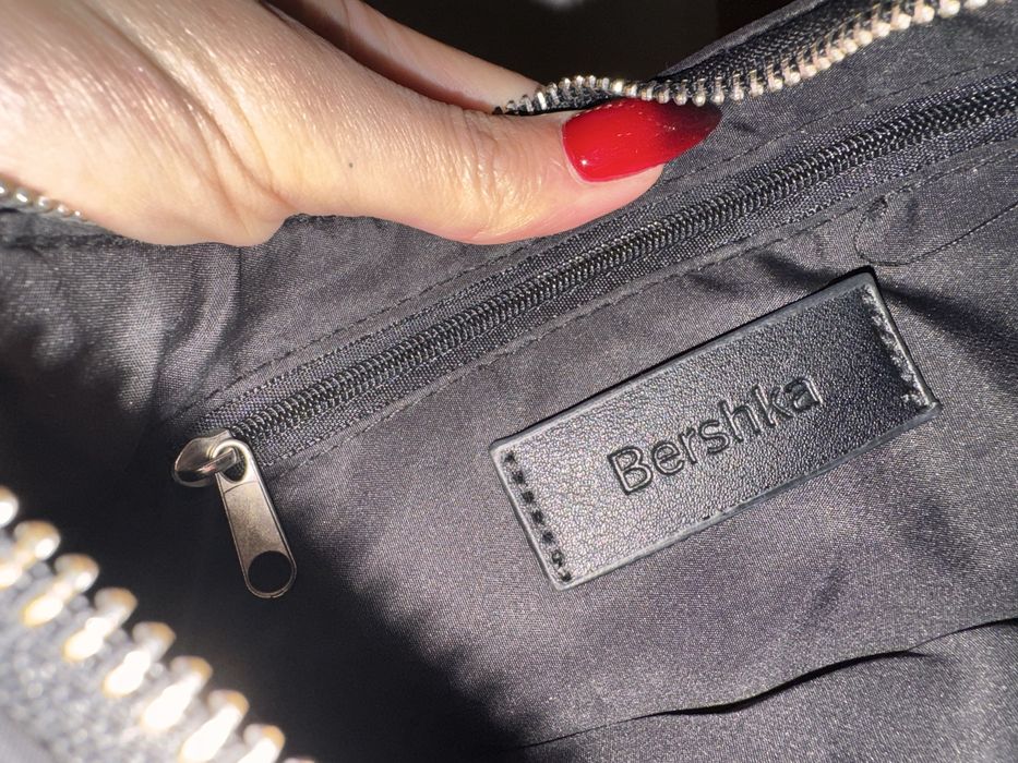 мини чанта Бершка