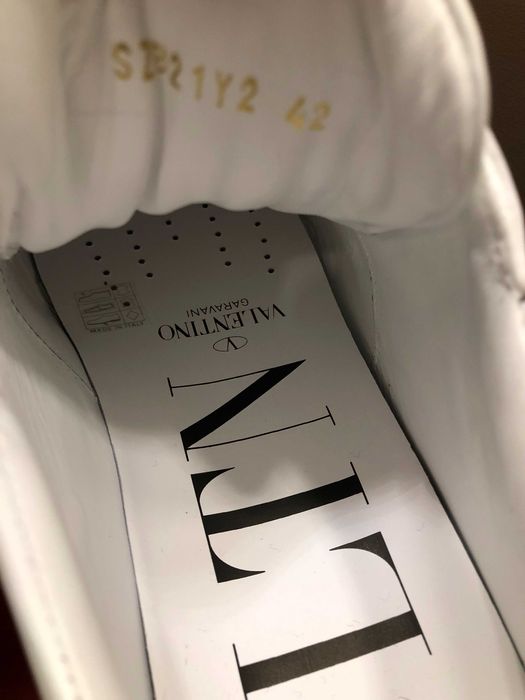 Valentino sneakers 42 originali, full box, retail 690 euro