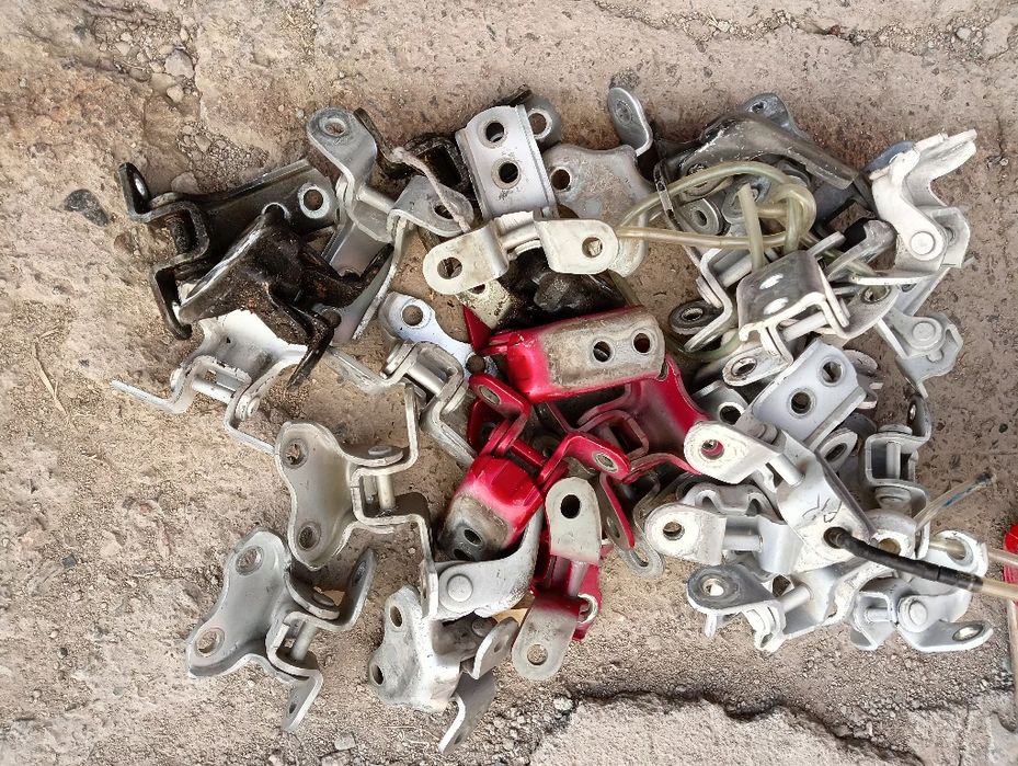 Петля двери Королла 150