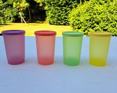 Стаканы с крышками  Tupperware 4 шт