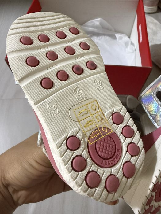 Детские сандалии новые