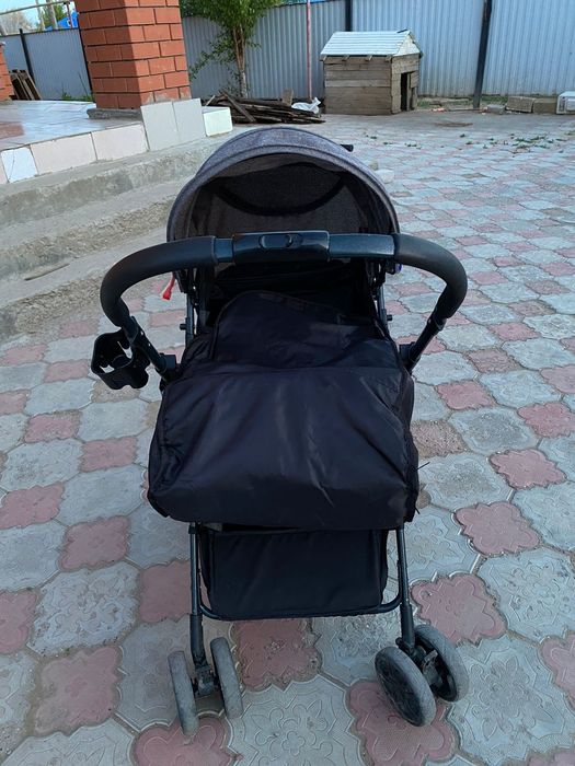 Коляска лёгкая, маневренная .