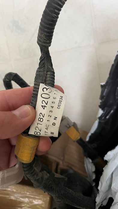 Toyota rav4 16-18 оригинален кабел парктроник под задна броня.