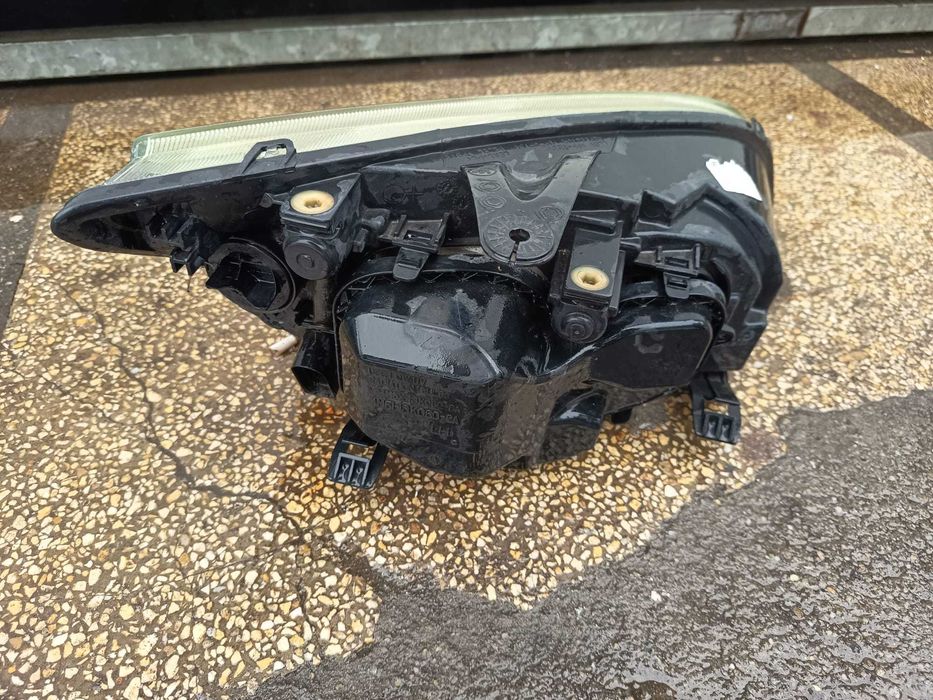 Far stanga Ford Focus 2