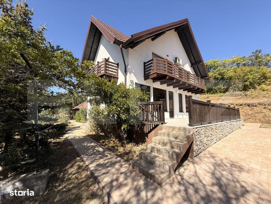 Casa P + M, 190 mp, 2421 mp teren cu foisor, Leamna de Jos