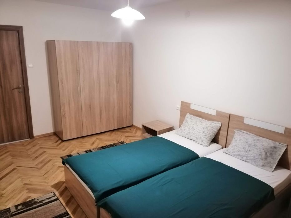 Дава се под наем Двустаен апартамент в Бургас, Лазур - 74 кв.м за 433.5 € - Снимка #1