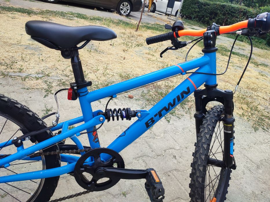 Bicicleta aproape noua