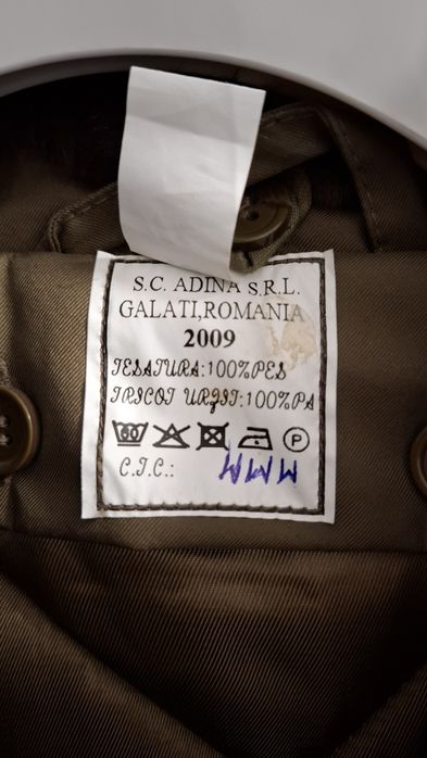 Scrurtă militară cu guler îmblănit