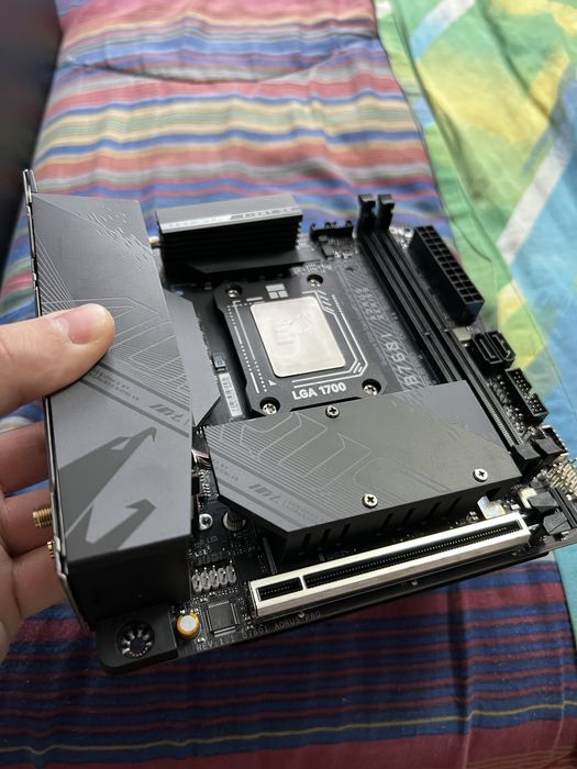 Placa de baza B760I Aorus Pro DDR5 + I513600K + contact Frame Garantie