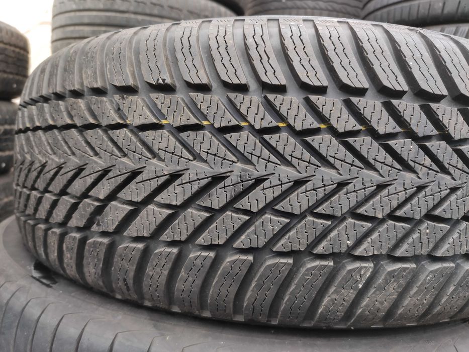 Единични гуми с размер 215 55 17