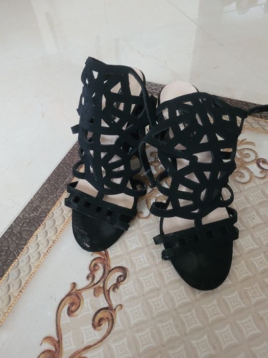 Sandale mărimea  37