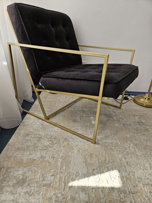 Scaun/fotoliu catifea cu cadru din metal auriu