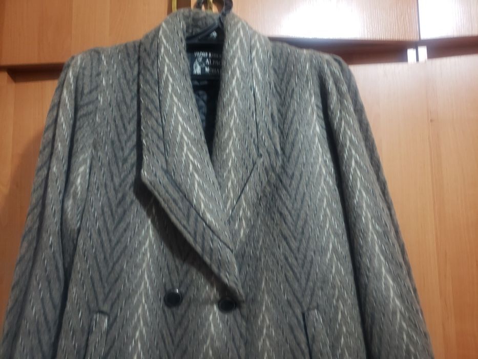 Продам новое демисезонное пальто