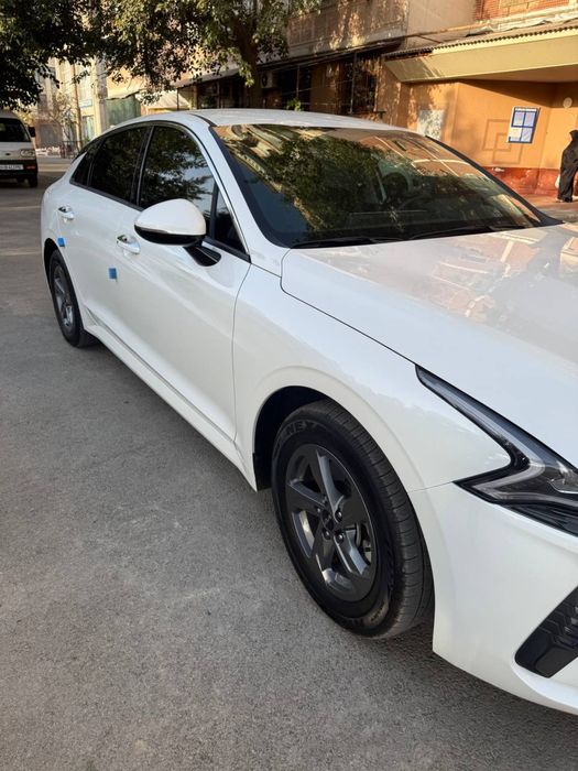 Kia K5 2023 yil 2 pazitsa