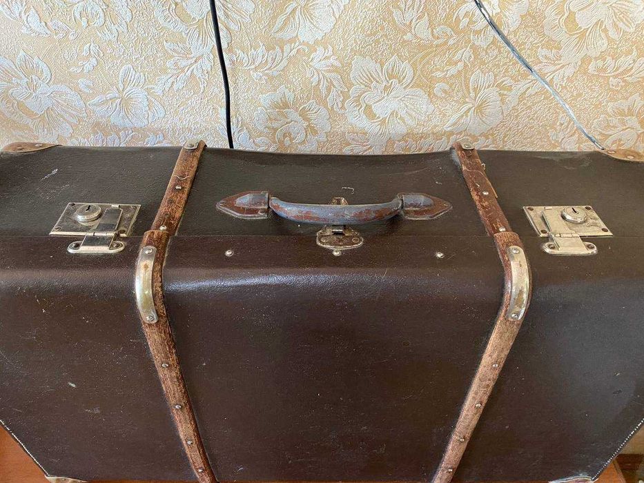 Чемодан ( стар, декор )