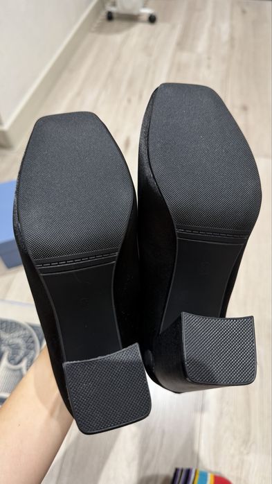 Продам фирменные женские туфли
