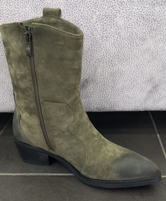 Нови боти Елиза в  маслено зелен цвят.