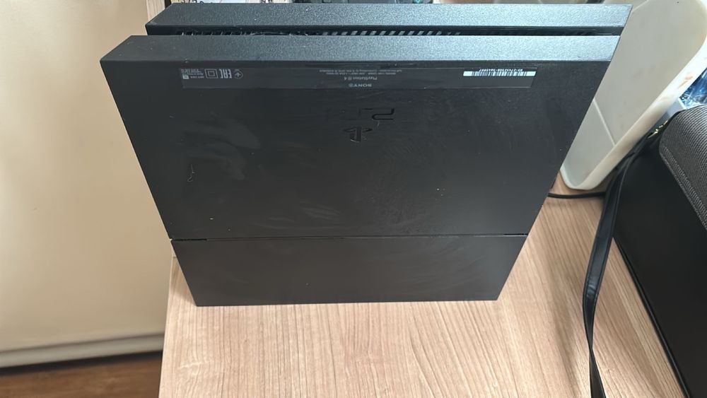 Продаеться в идеальном состоянии Sony PlayStation 4