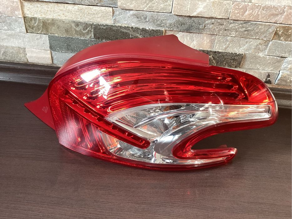 Стоп за Peugeot 208