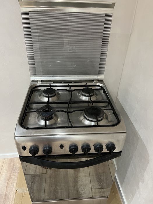 Продам газовую плиту Indesit