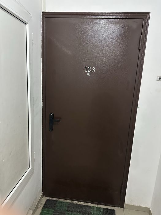 Продам входную дверь, б/у