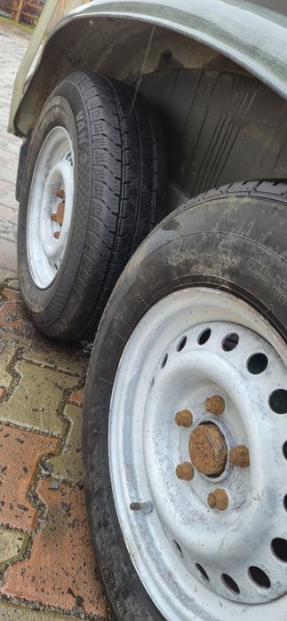 Vand sau schimb remorca cai