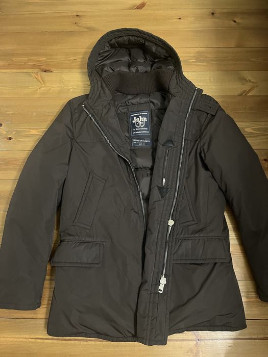 Тъмно кафяво яке