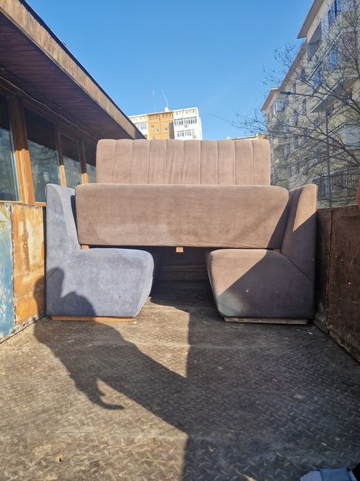 Продам б/у диваны для кафе