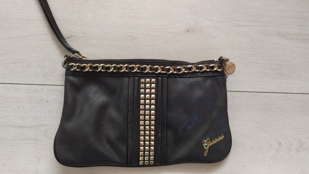 Guess,Roxy,Montesinios