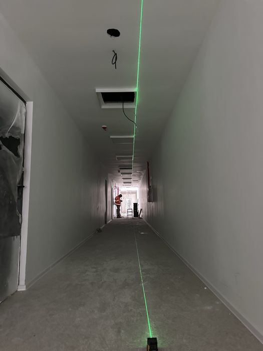 Electrician execut instalatii electrice  - Persoane fizice & Firme