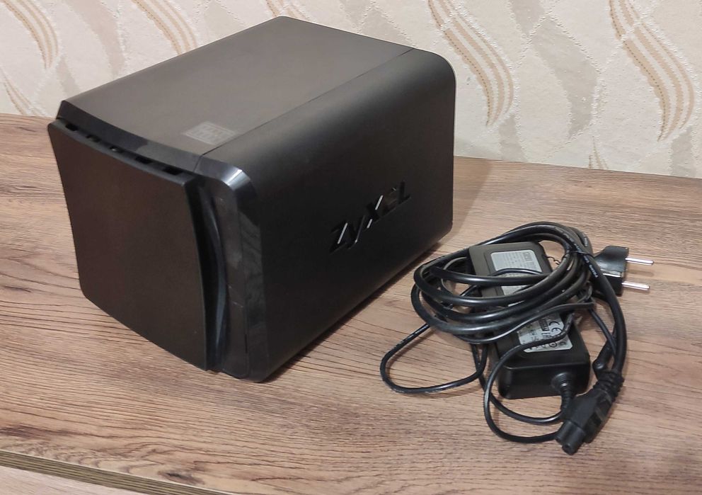 NAS устройство ZyXEL NAS542, за 4 диска, мрежов сторидж