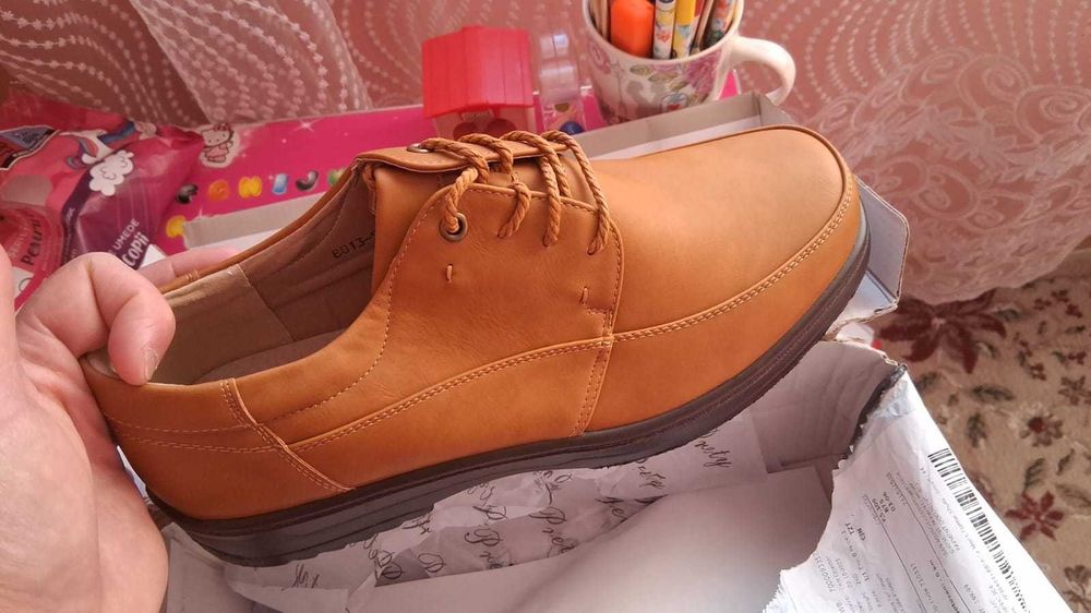 Pantofi noi din piele naturala