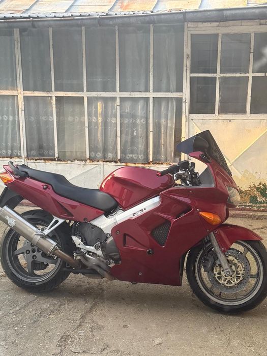 Honda vfr 800 întreținută!