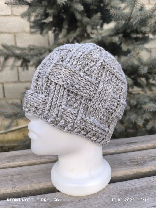 Мужская шапка вязаная