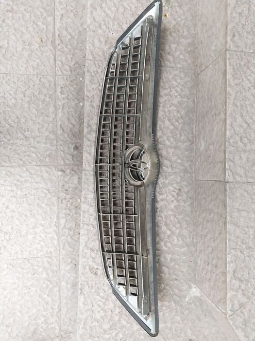 Решетка радиатора Camry