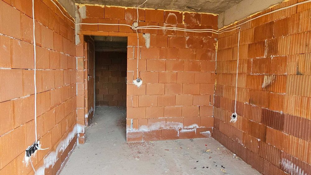 Продава се Тристаен апартамент в Пловдив, Остромила - 97 кв.м за 556 €/кв.м - Снимка #2