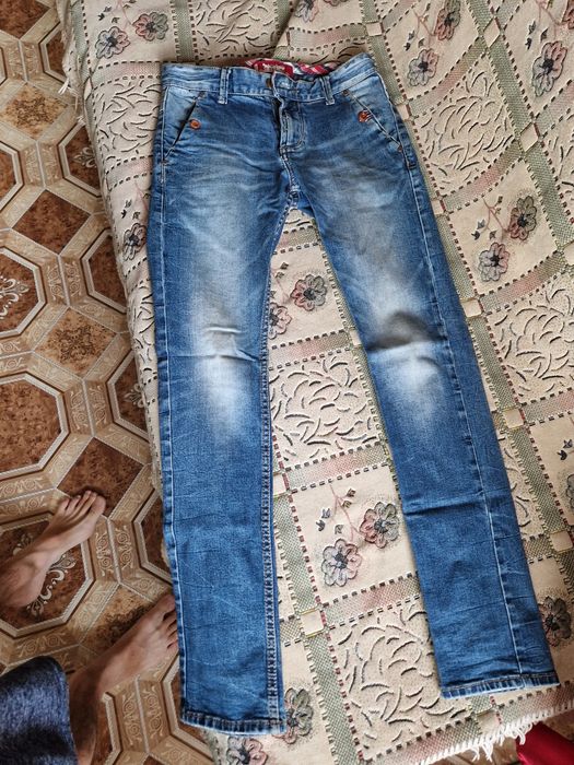 Продаются джинсы  Levi's