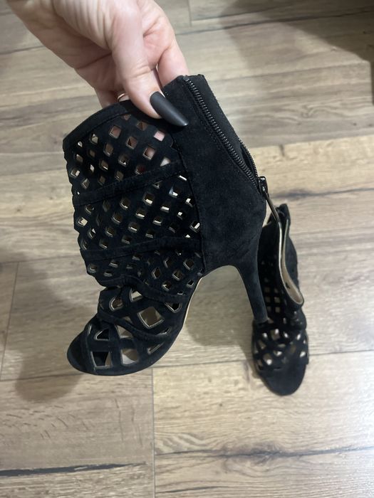 Reserved noi elegante