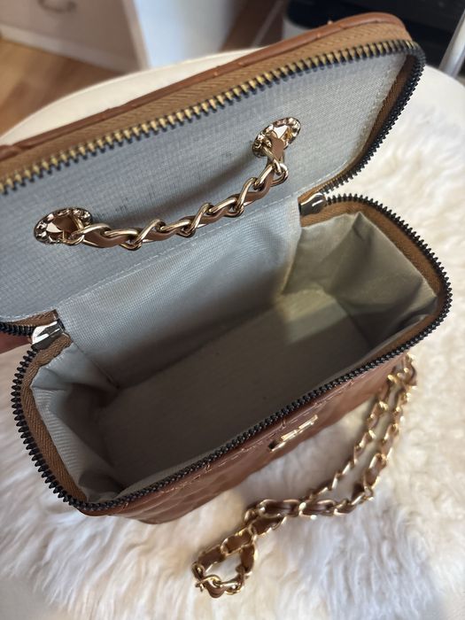 Чисто нова чанта куфарче Chanel