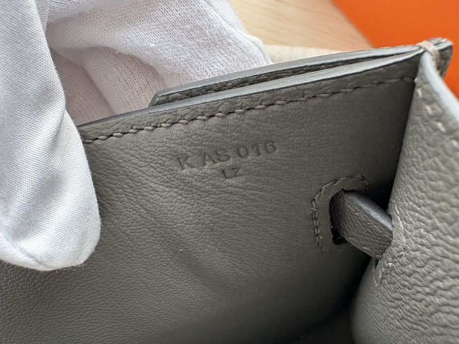 Hermès Kelly Dépêches 25 Epsom Etain, нова, пълен комплект